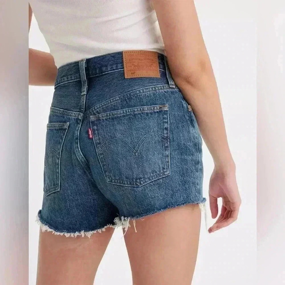 501® ORIGINAL FIT HIGH RISE WOMEN'S SHORTS RAW HEM SIZE 30 NWOT - Picture 1 of 5